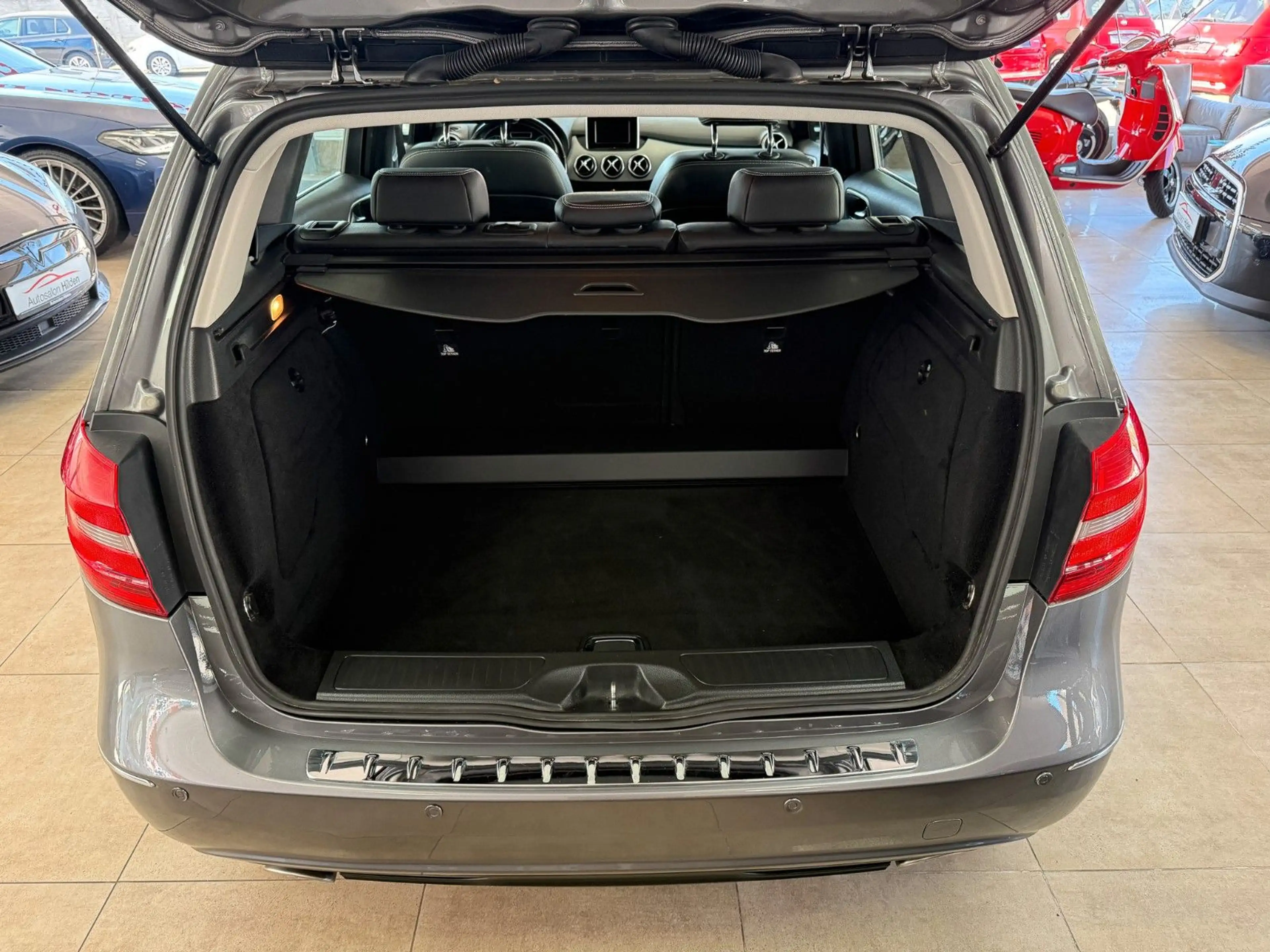 Mercedes-Benz B 200 Automatik Navi Teilleder TÜV Neu 2.Hand — photo 6