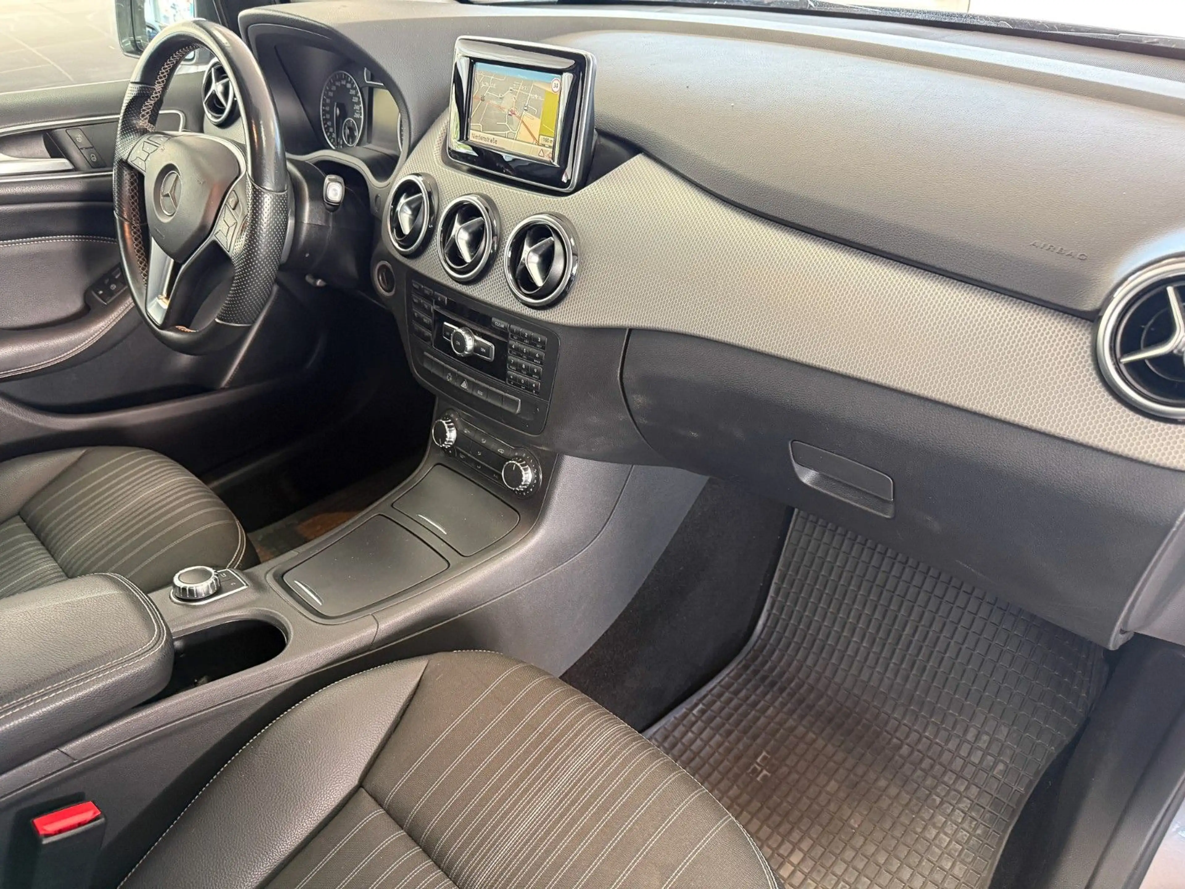 Mercedes-Benz B 200 Automatik Navi Teilleder TÜV Neu 2.Hand — photo 15