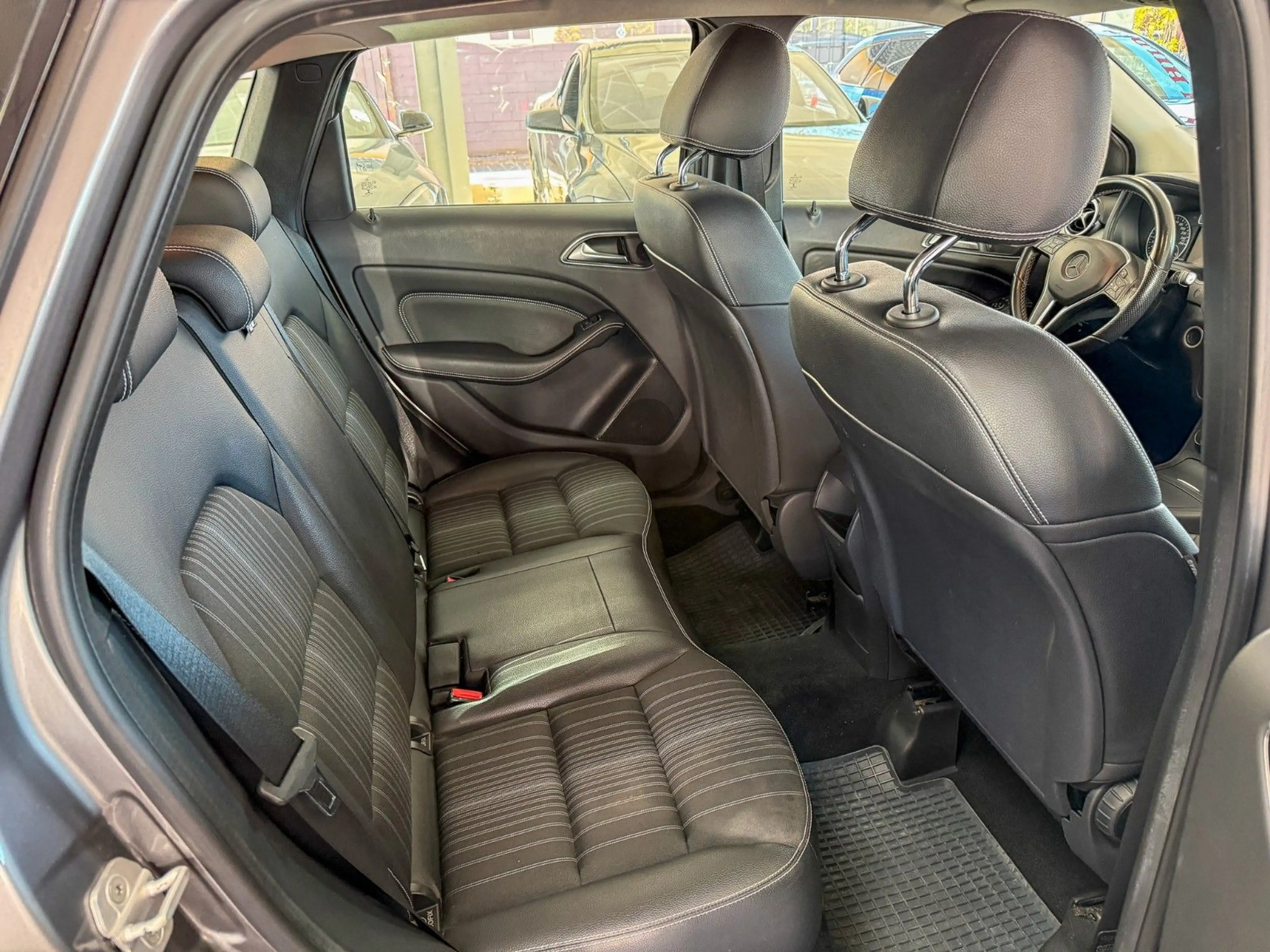 Mercedes-Benz B 200 Automatik Navi Teilleder TÜV Neu 2.Hand — photo 11