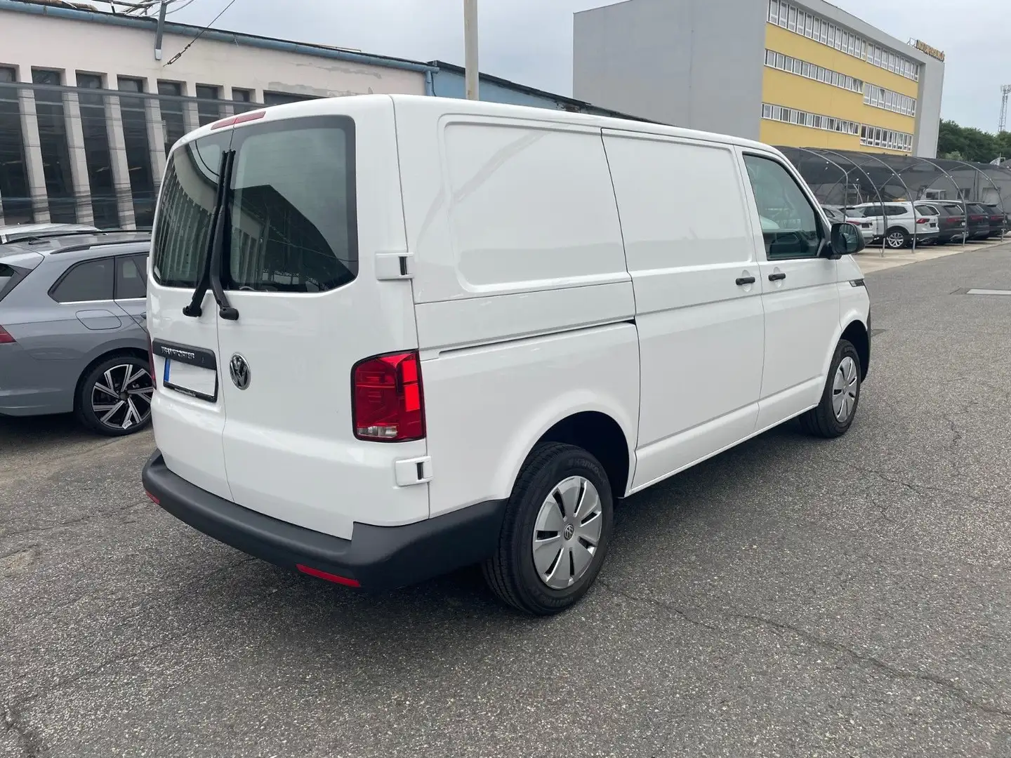 Volkswagen T6 Transporter T6.1 Kasten 2.0 TDI Kurz  HFL Klima Radio Holzb Blanco - 2