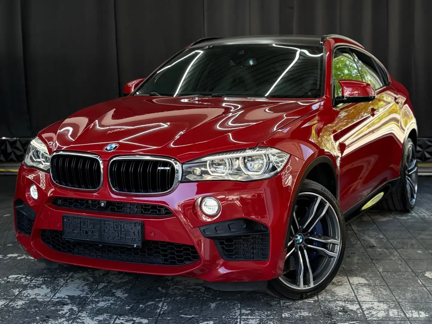 BMW X6 M Mega Farbe / Brutaler Sound Rot - 1