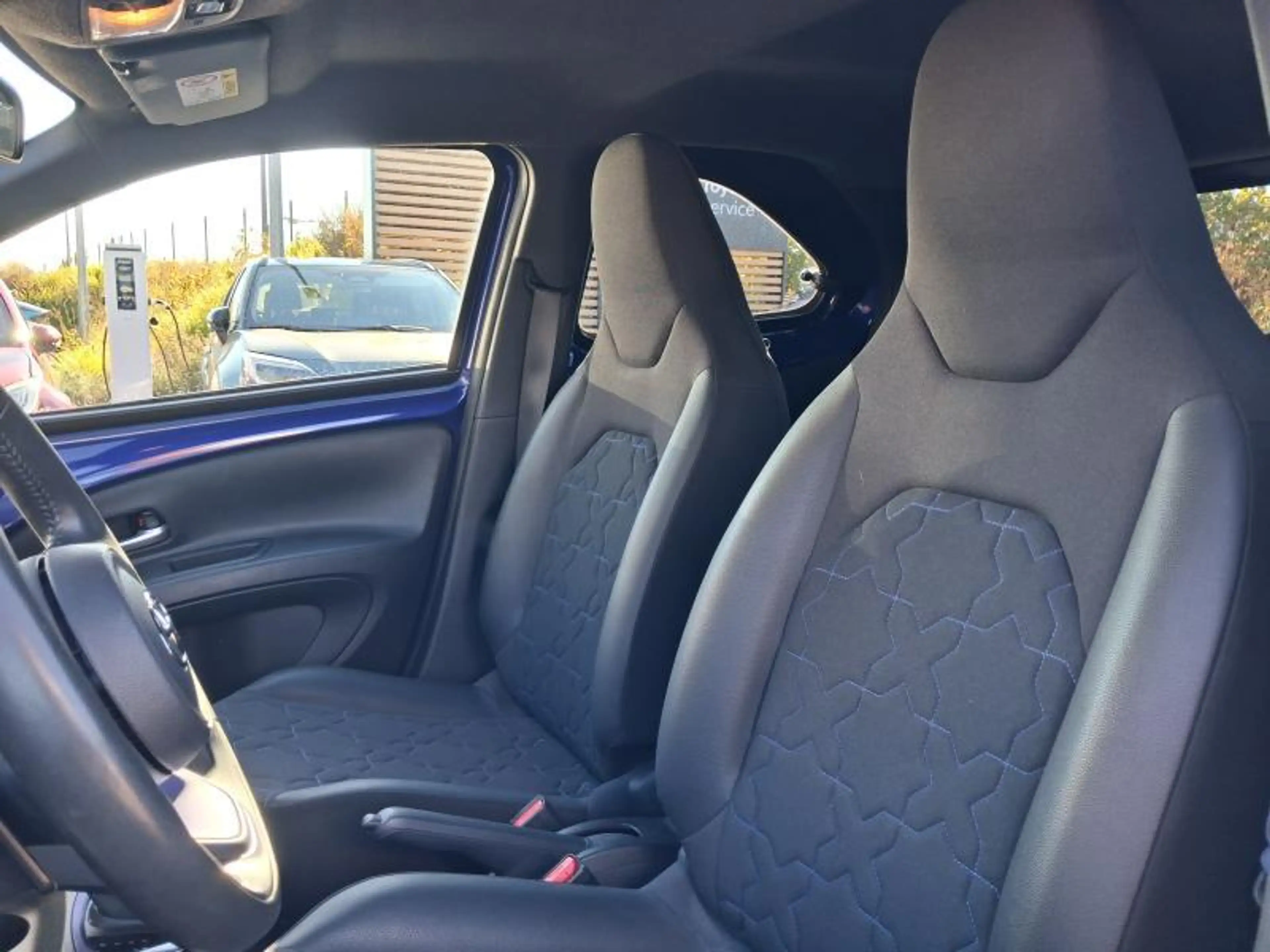 Toyota Aygo X Envy — photo 9