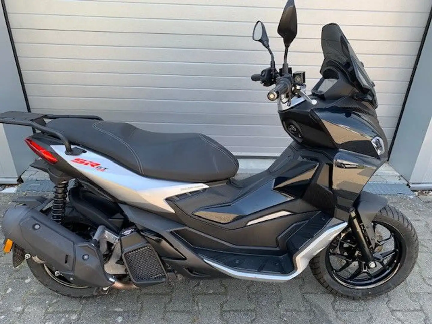 Aprilia SR 125 GT Серебристый - 1
