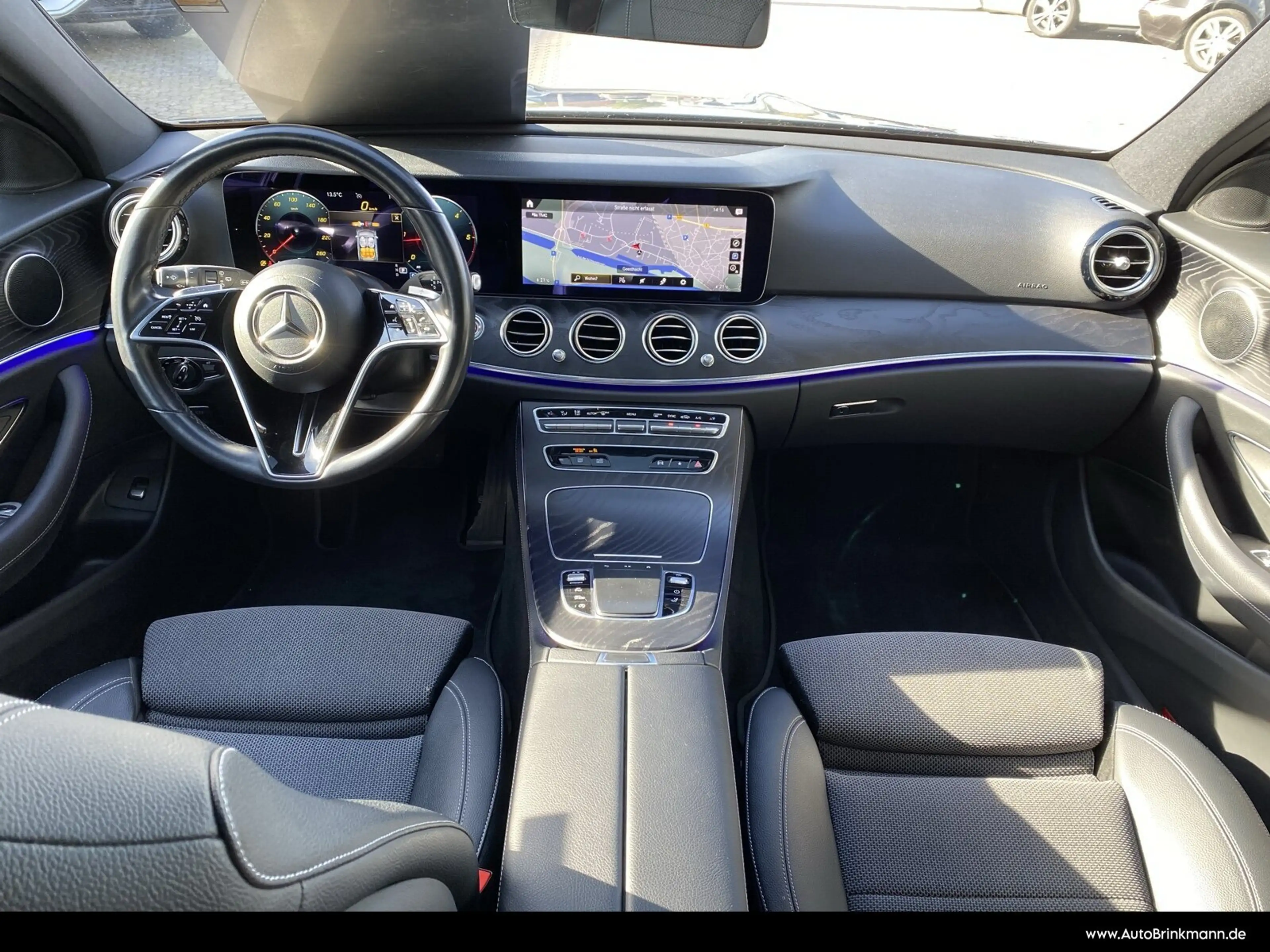 Mercedes-Benz E 220 E 220 d T-Modell AHK/KAMERA/MBUX/SHD — photo 12