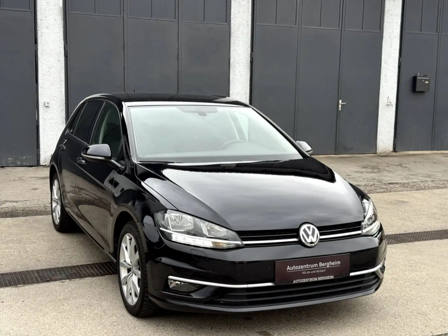 Volkswagen Golf Comfortline 1,6 TDI SCR DSG Schwarz - 2