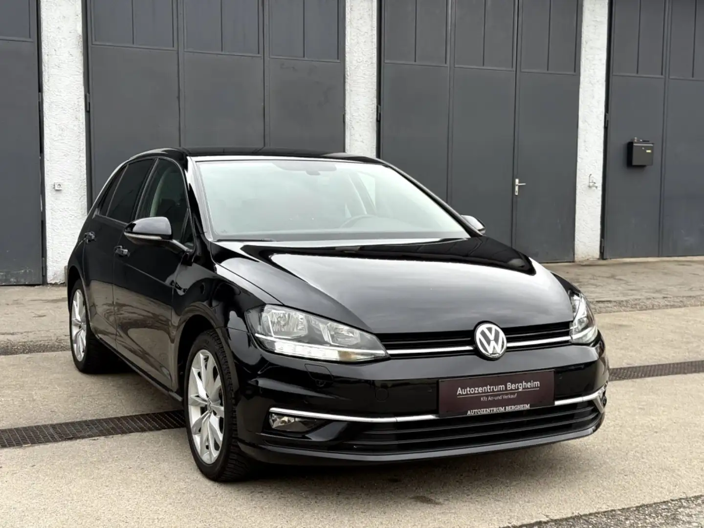 Volkswagen Golf Comfortline 1,6 TDI SCR DSG Schwarz - 1