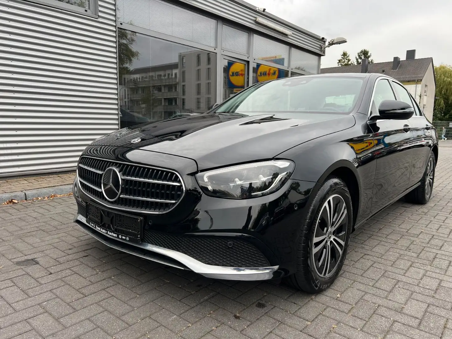 Mercedes-Benz E 220 E -Klasse Lim. E 220 d / Massage / Memory Schwarz - 1