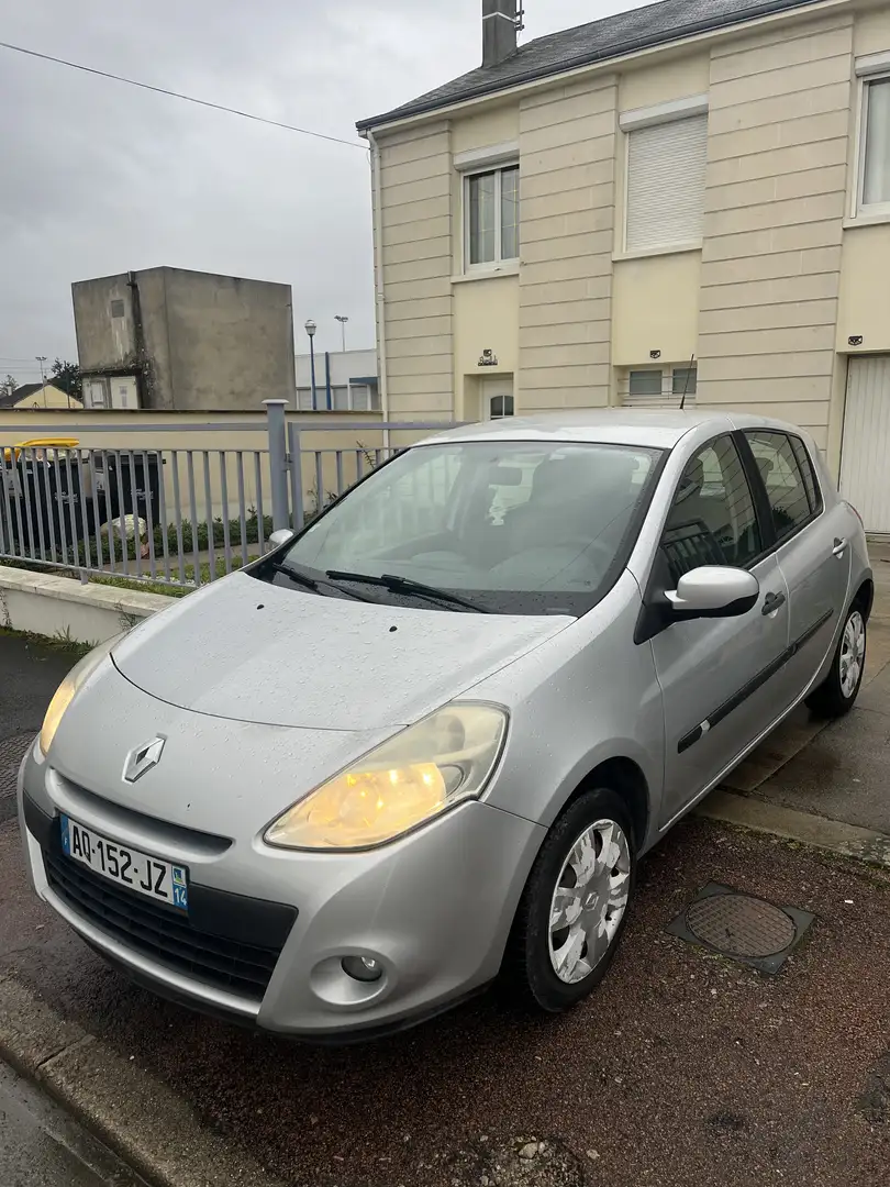 Renault Clio III 1.2 16V 75 eco2 Expression Clim - 2