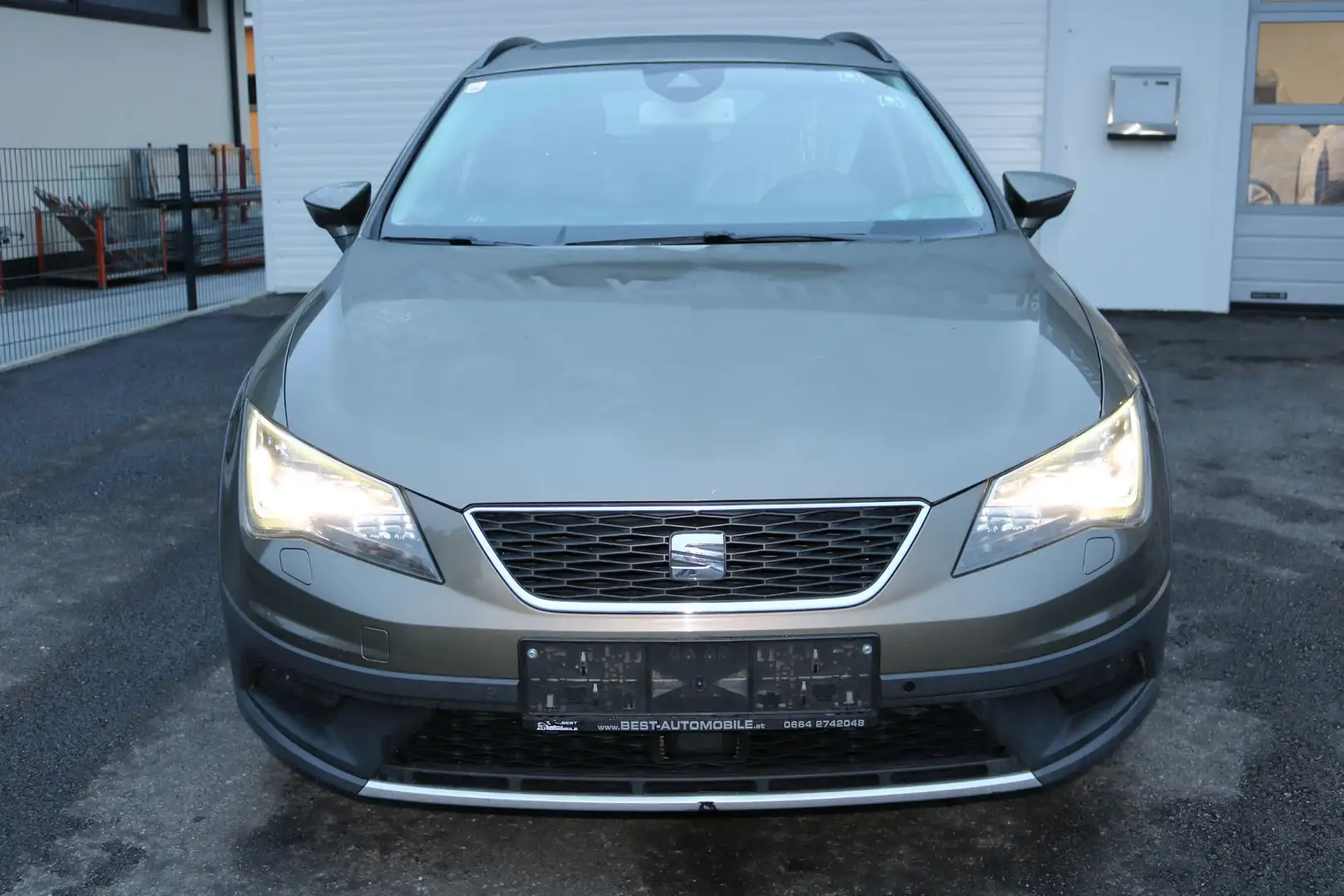 SEAT Leon ST X-Perience 2,0 TDI CR 4Drive DSG X- Perience Braun - 2