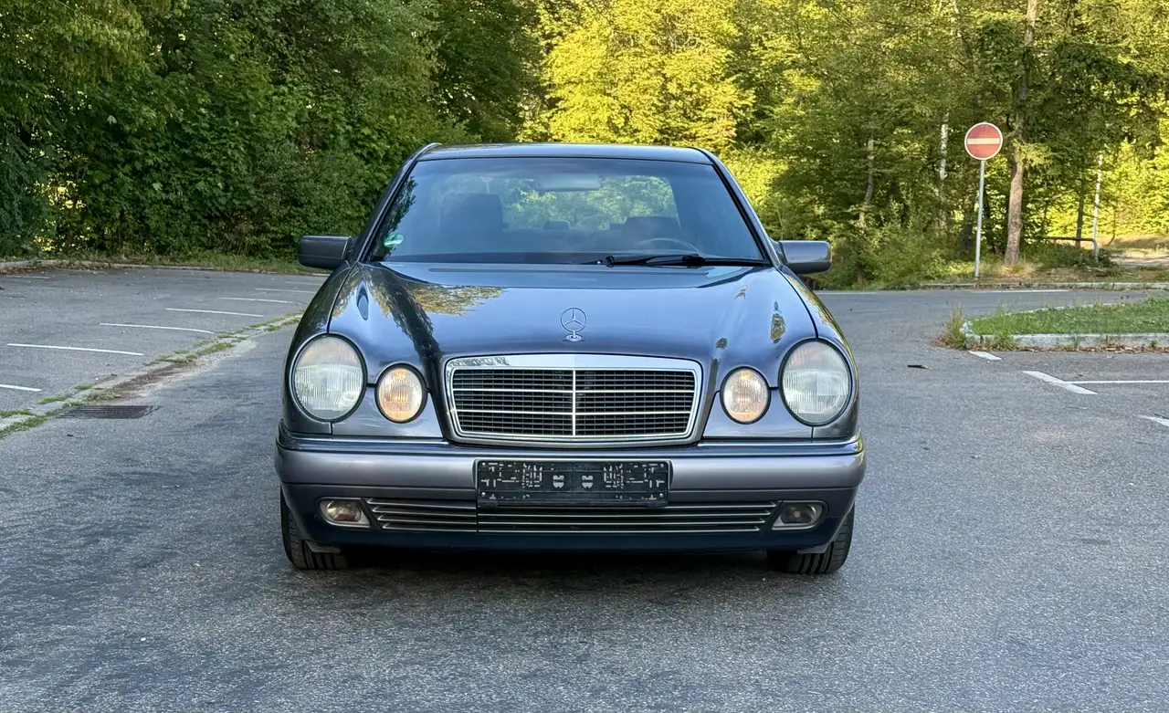 Mercedes-Benz E 200 Elegance, foto 2