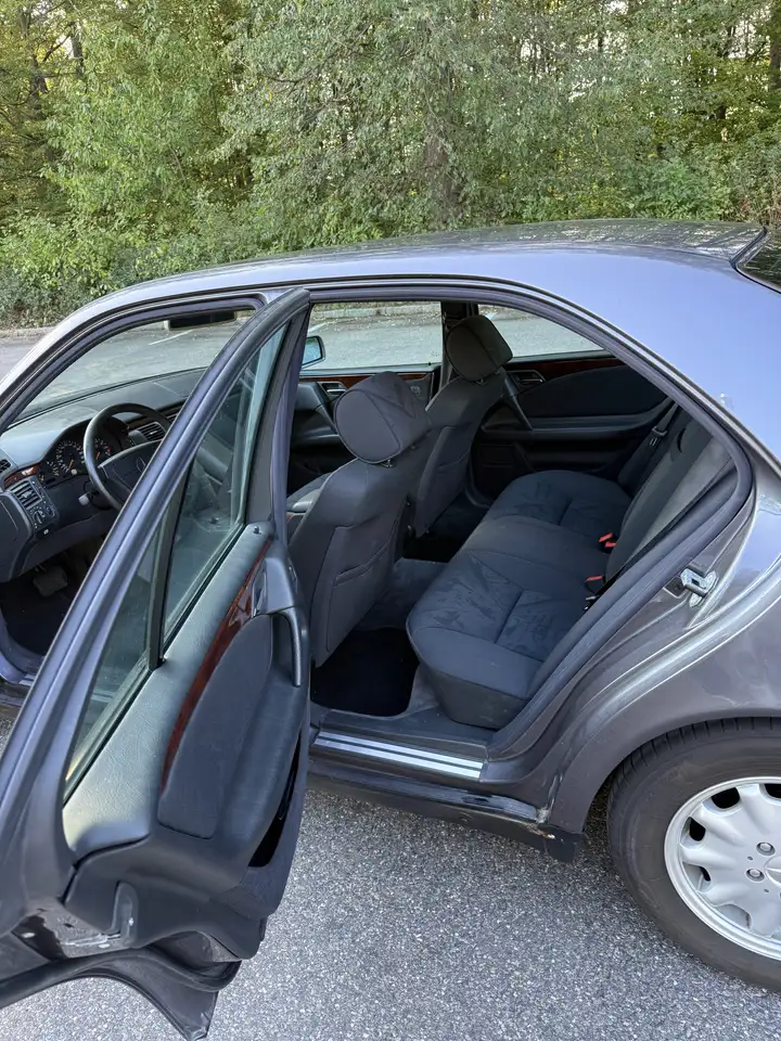 Mercedes-Benz E 200 Elegance, foto 11