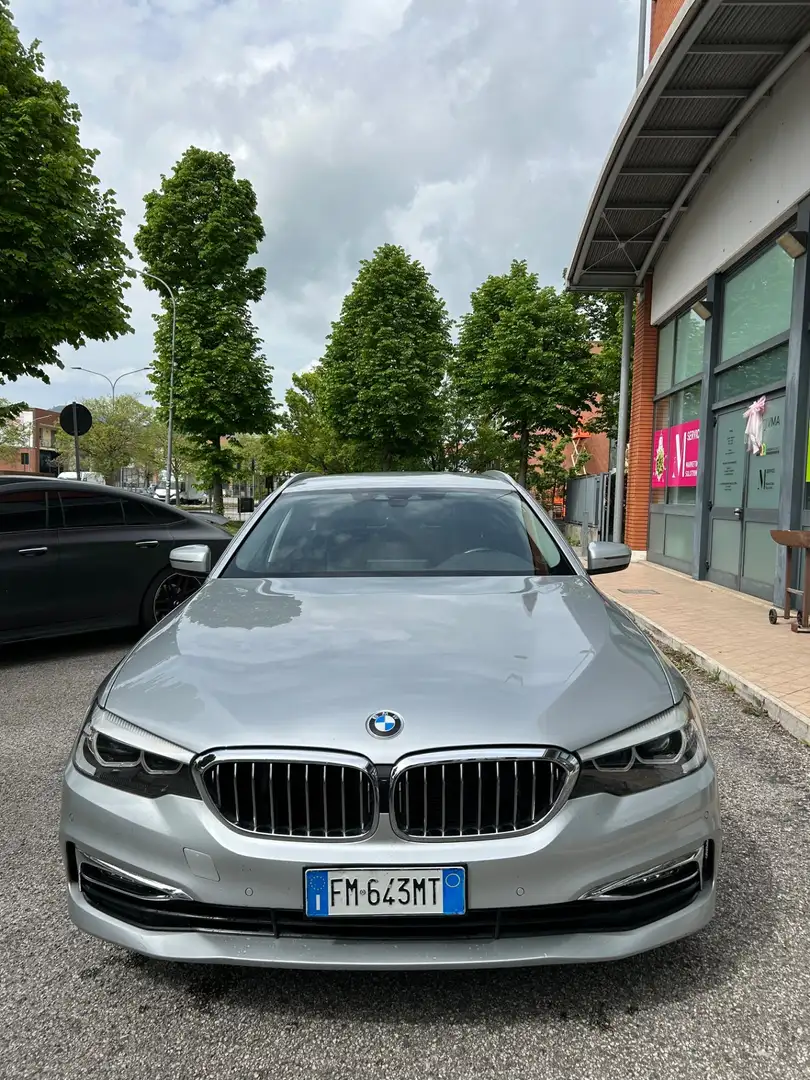 BMW 520 520d Touring Luxury Gris - 2