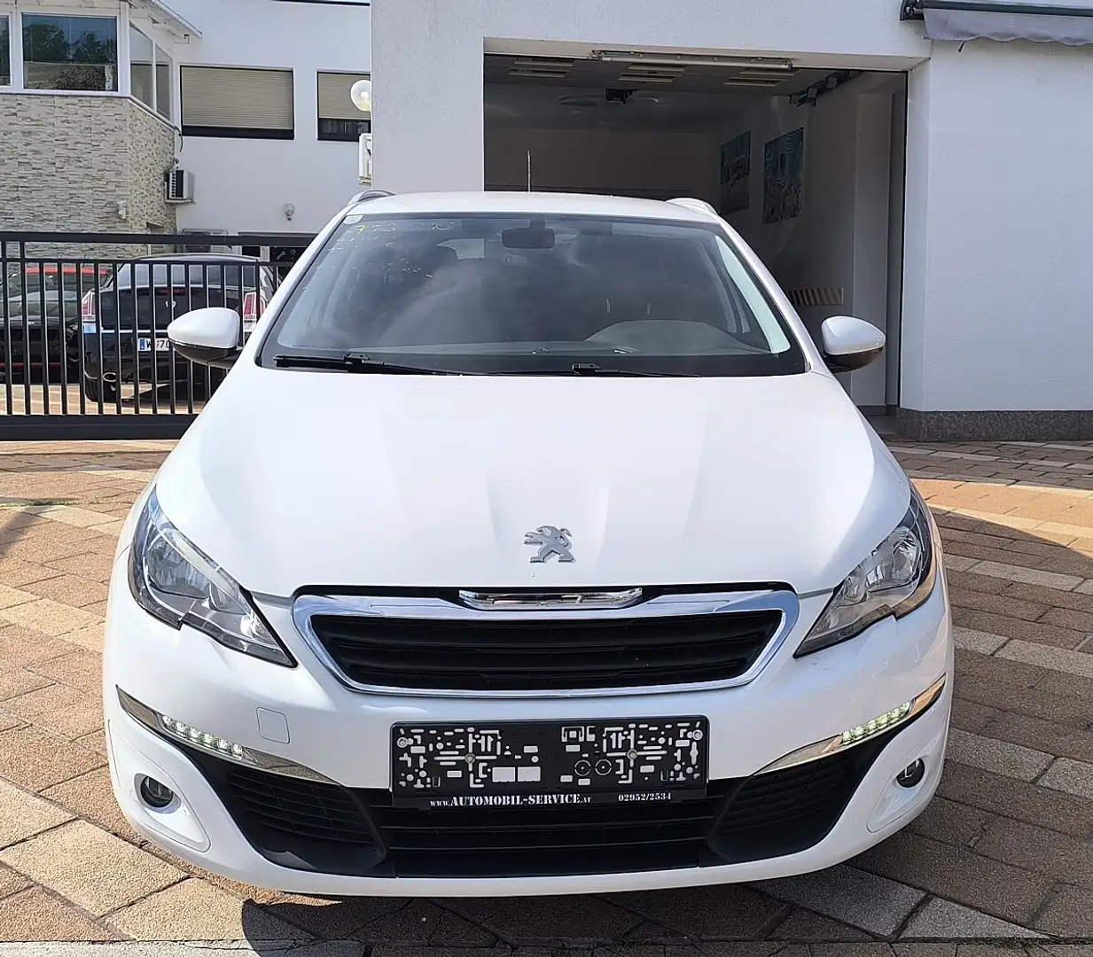 Peugeot 308 SW 1,2 PureTech 110 Style S&S Weiß - 2