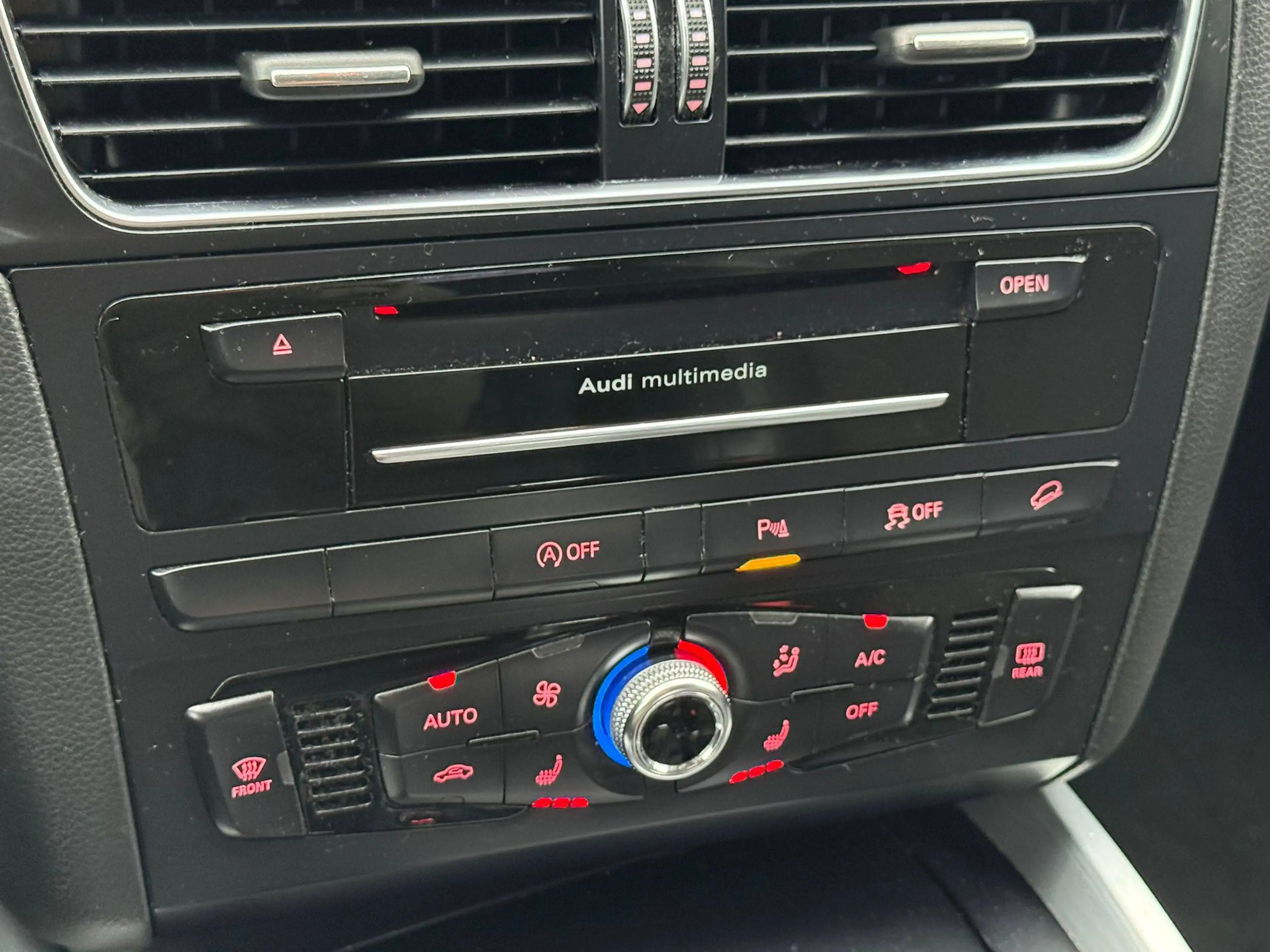 Audi SQ5 3.0 TDI quattro LEDER+XENON+NAVI+StHz+AHK+SHZ — photo 11