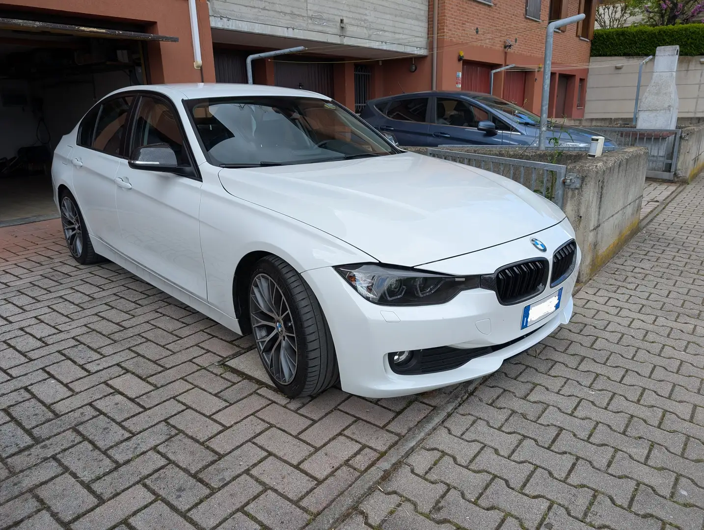 BMW 320 Serie 3 F30 2011 Berlina 320d eff.dynamics Bianco - 2