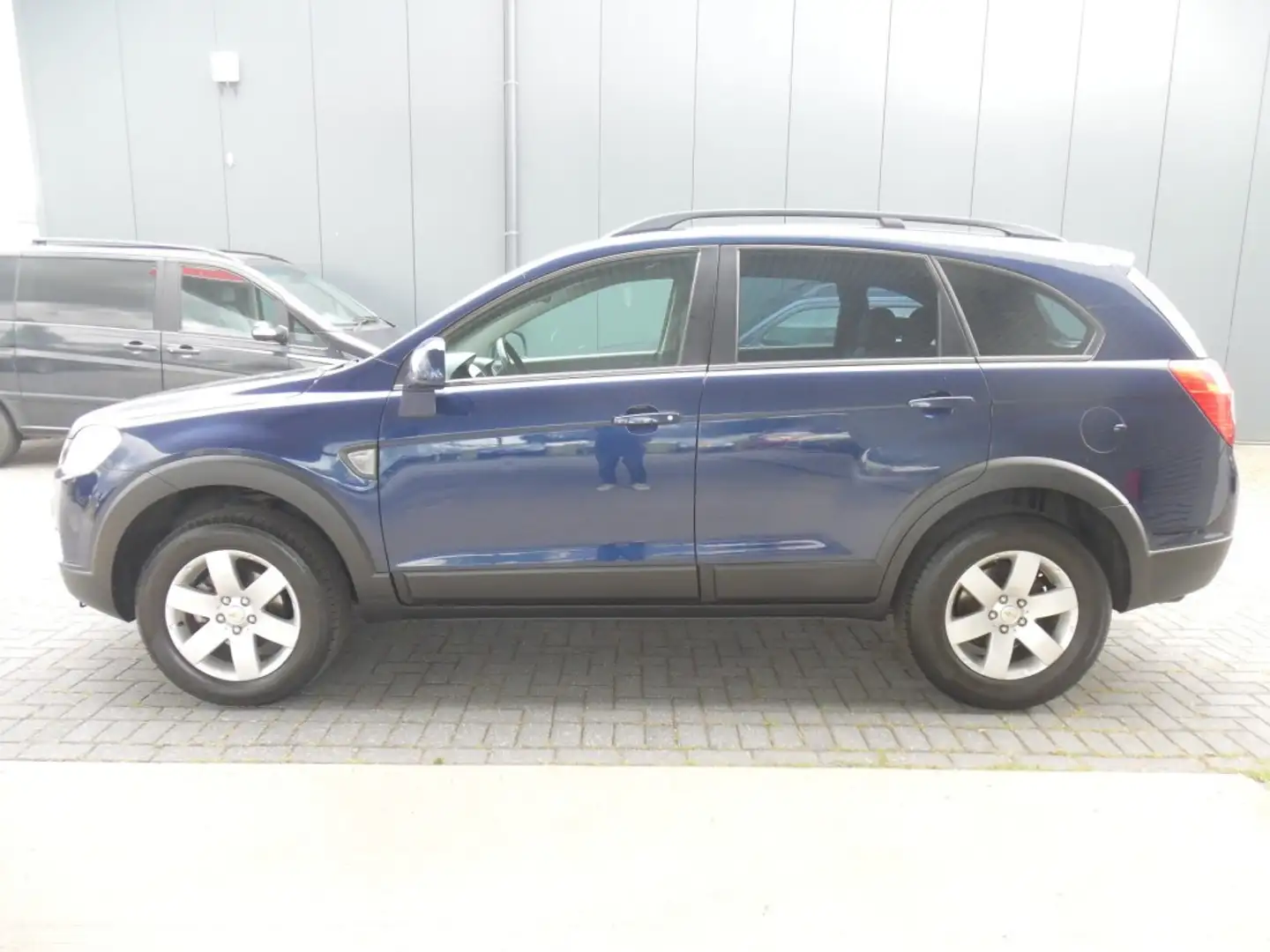 Chevrolet Captiva 2.4I STYLE 2WD Blauw - 2