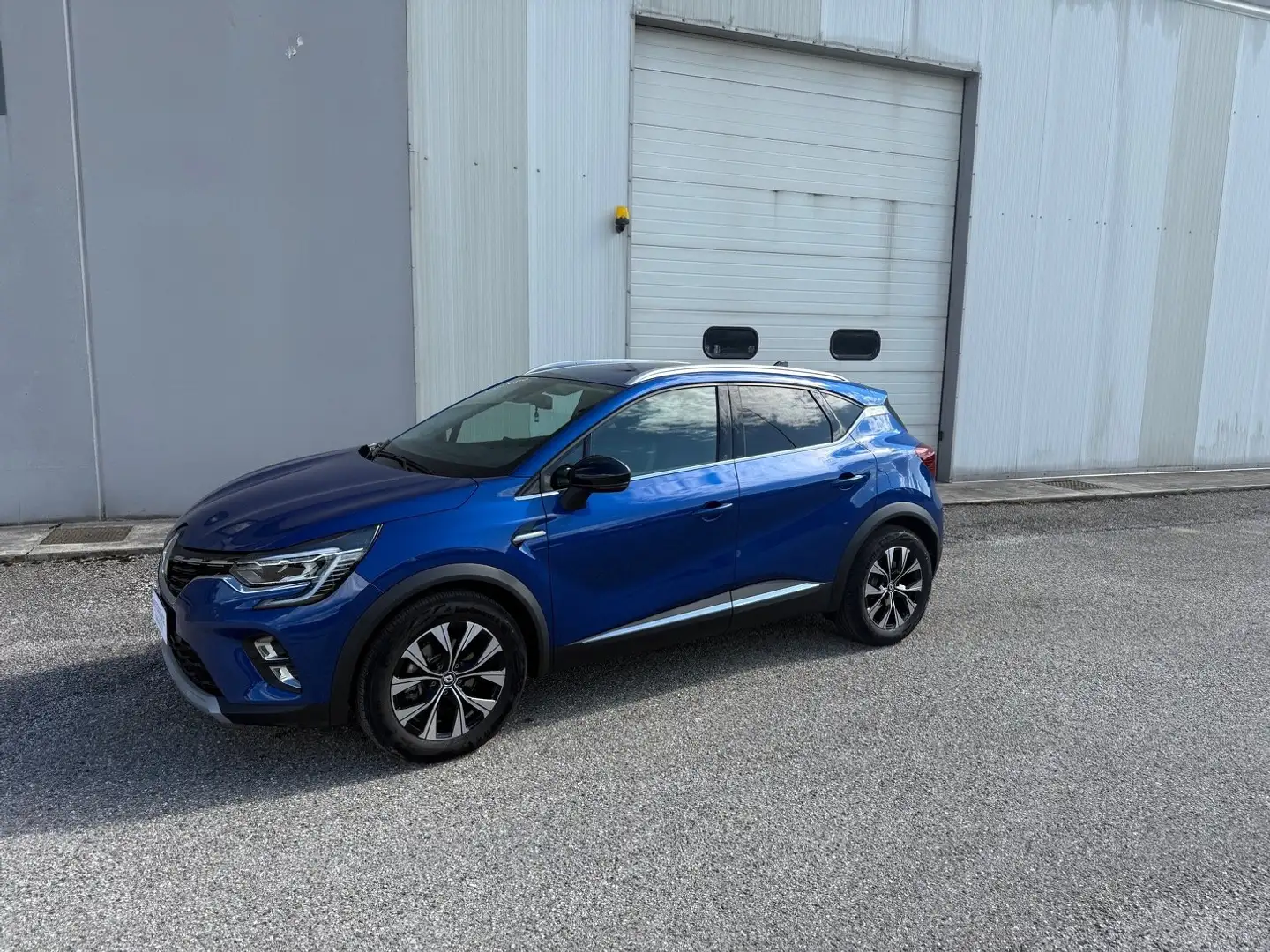 Renault Captur 1.6 E-Tech hybrid 145cv auto Синій - 2