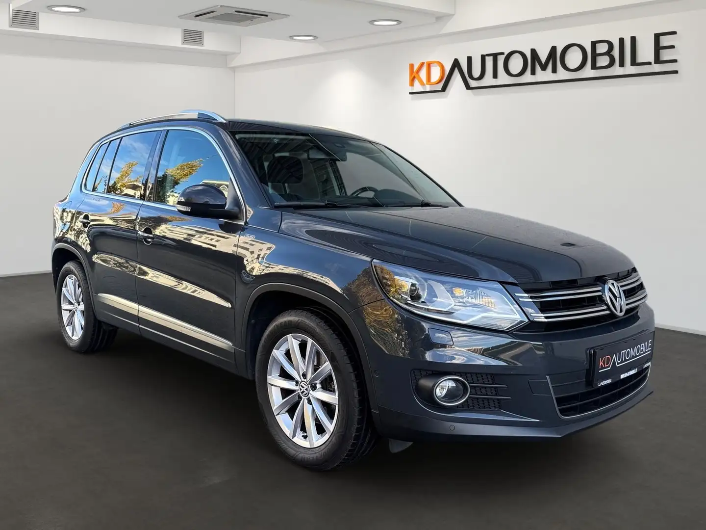 Volkswagen Tiguan 2,0 TDI Lounge BMT Grau - 2