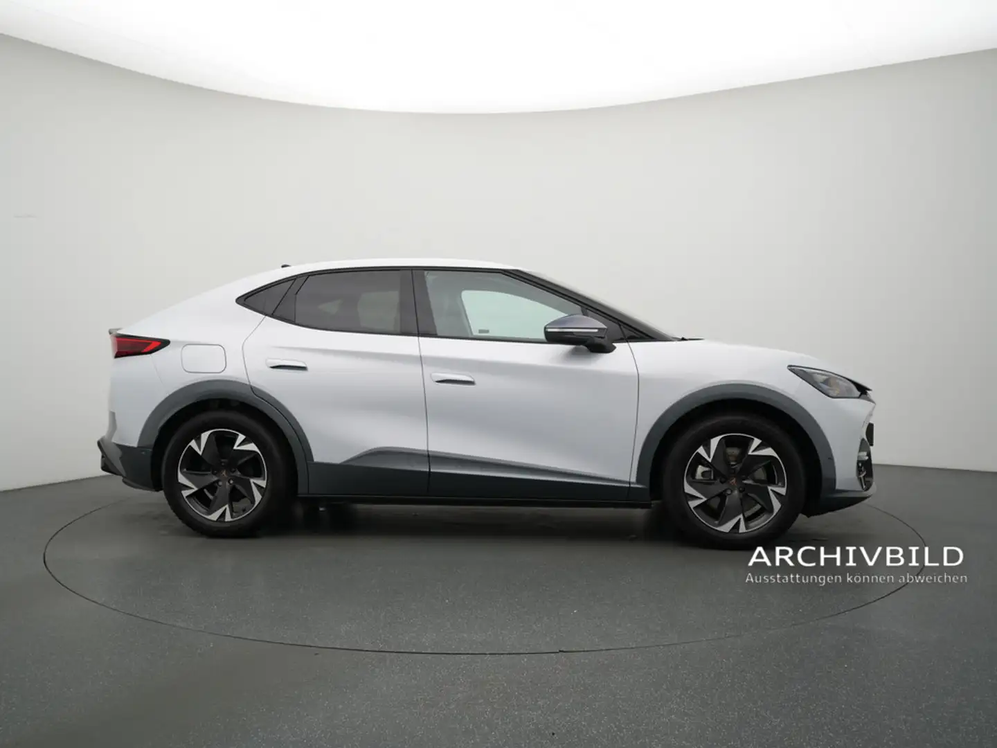 CUPRA Tavascan Endurance 77KWH MATRIX PANO ACC LEDE Silber - 2