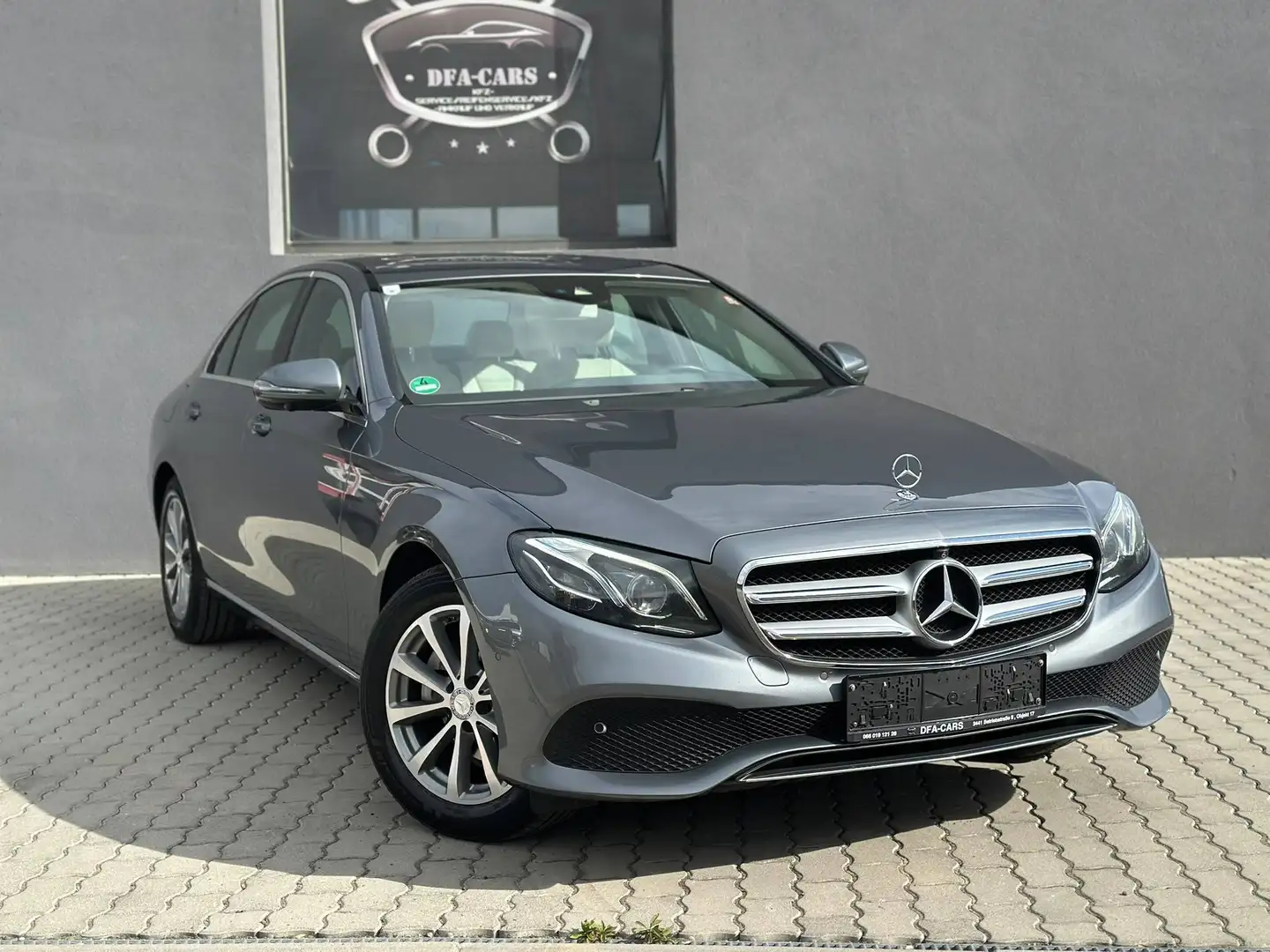 Mercedes-Benz E 220 E 220 d Aut. 4.Matic Grau - 2