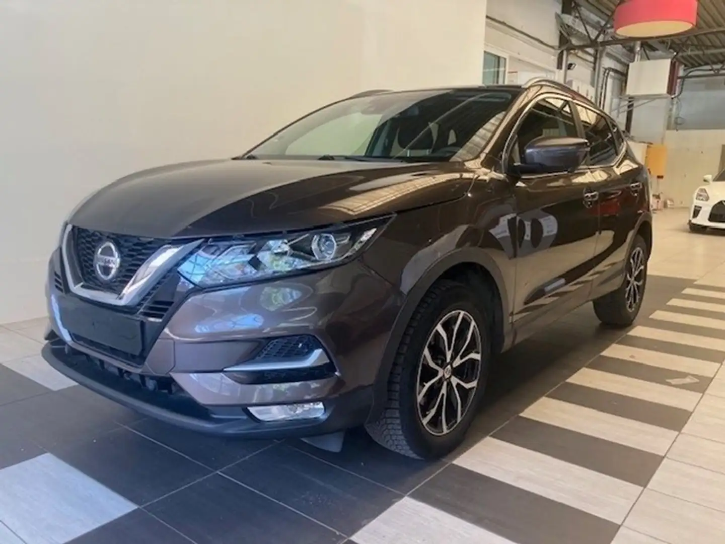 Nissan Qashqai 1.6 BENZINE N-CONNECTA 6MT,  incl. extra set winte Brun - 1