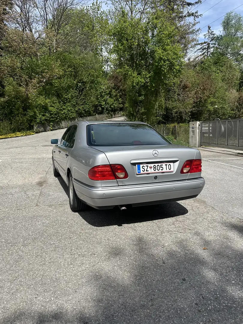 Mercedes-Benz E 240 V6 Automatik - 2