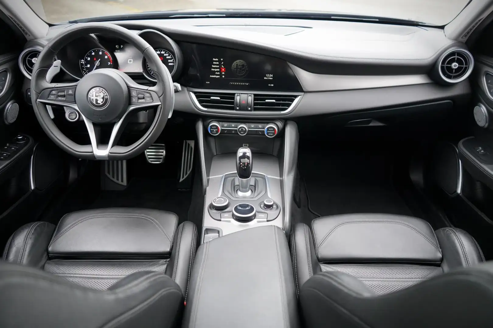 Alfa Romeo Giulia 2.0 T AWD Veloce Skywindow Zwart - 2