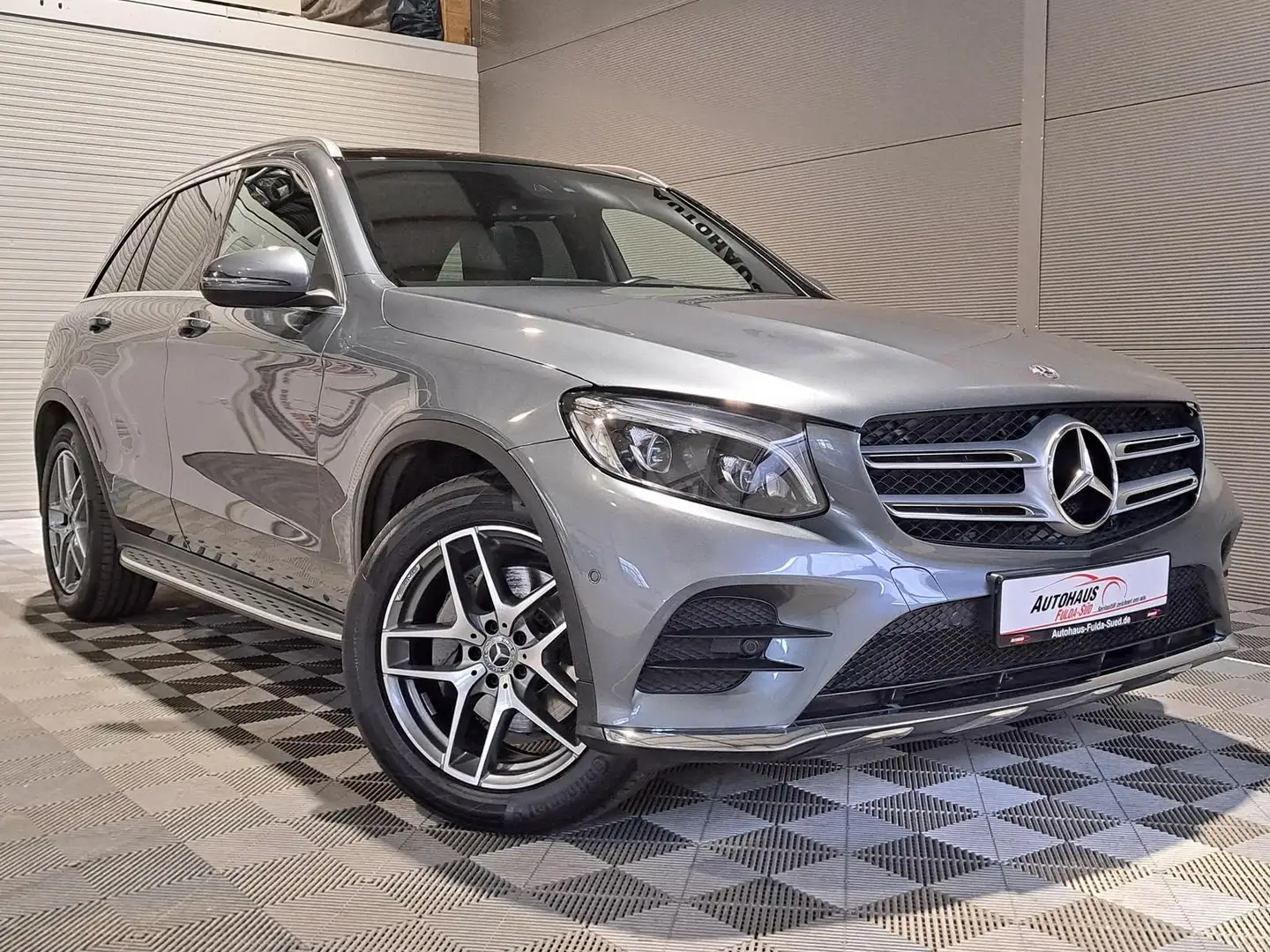 Mercedes-Benz GLC 250 d 4Matic AMG-Line°Stdhzg°Burmester°Pano°R Grau - 1