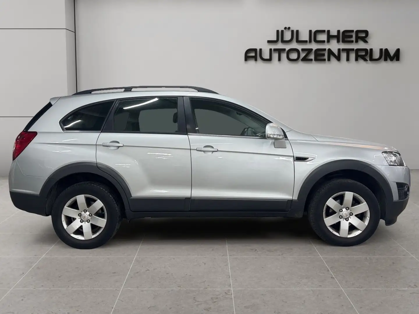 Chevrolet Captiva 2.4 LT 2WD, 2.Hand, 7-Sitzer, Insp.Neu Grau - 2