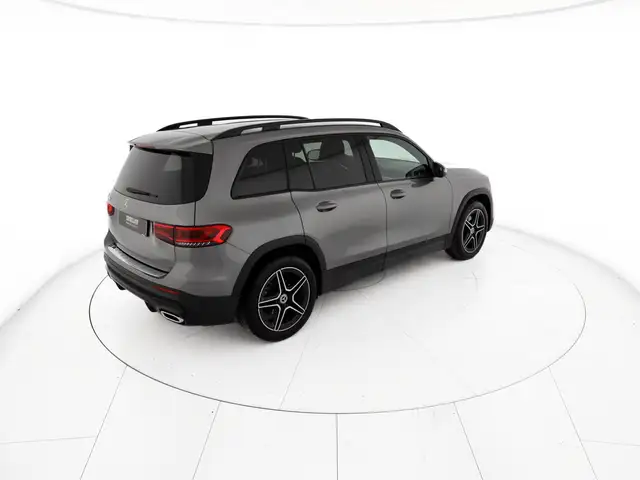 Mercedes-Benz GLB view 4