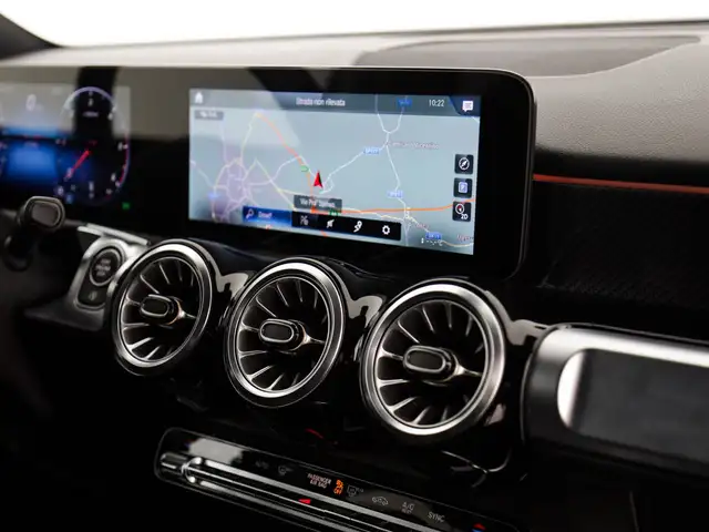 Mercedes-Benz GLB view 16
