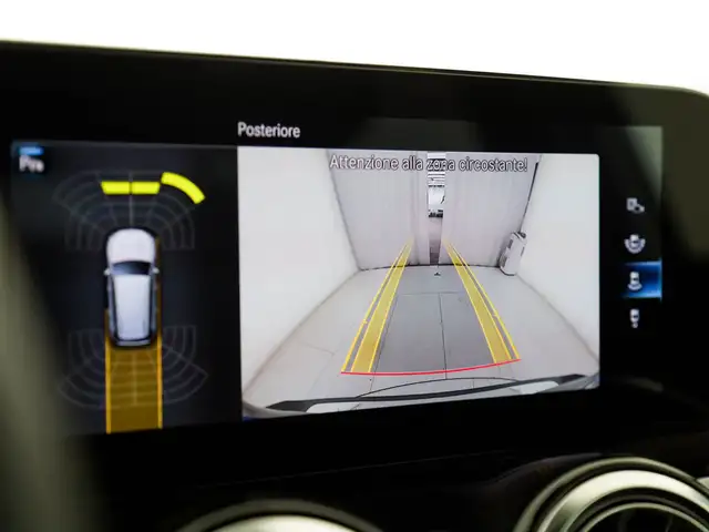 Mercedes-Benz GLB view 17