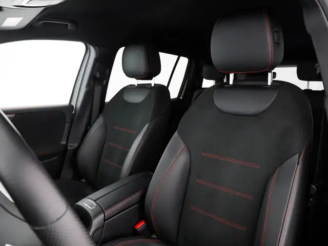 Mercedes-Benz GLB view 13
