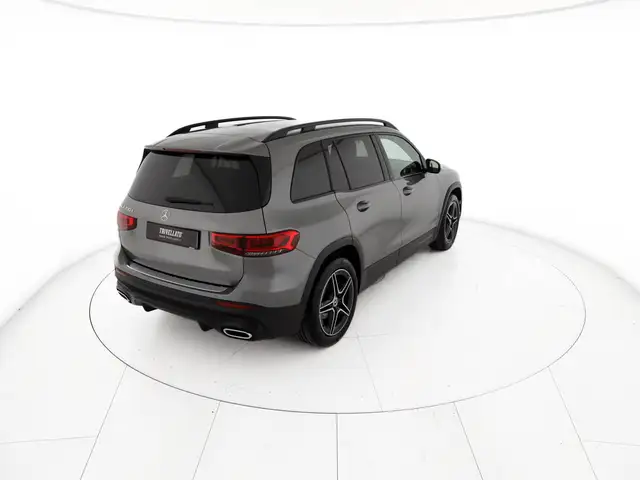 Mercedes-Benz GLB view 3