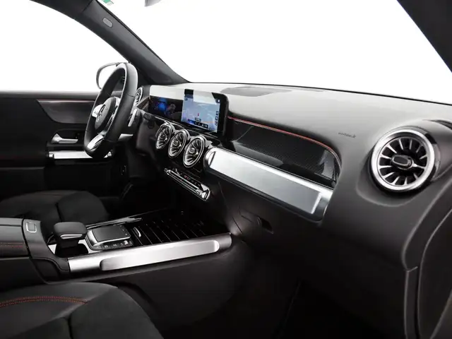Mercedes-Benz GLB view 10