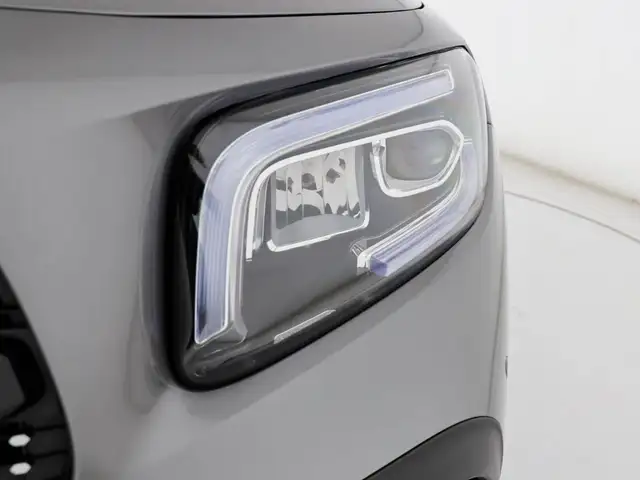 Mercedes-Benz GLB view 8