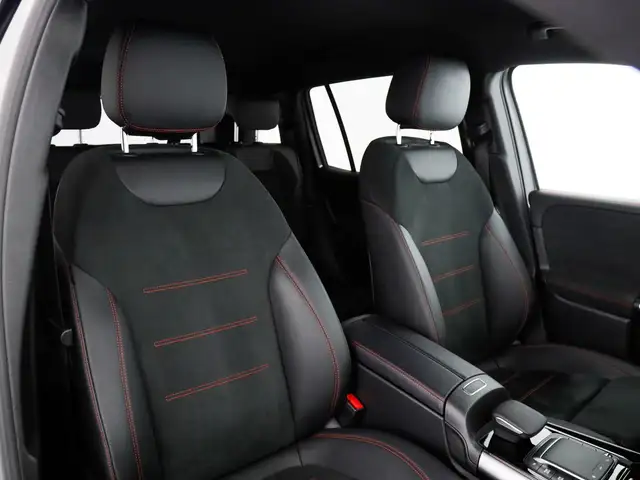 Mercedes-Benz GLB view 12