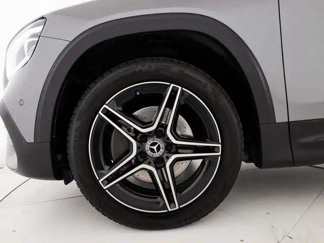 Mercedes-Benz GLB view 7