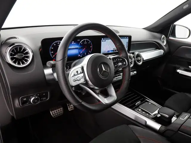Mercedes-Benz GLB view 11