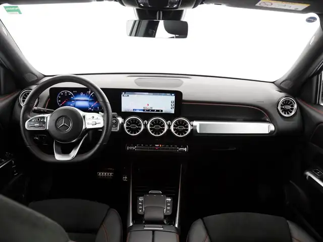 Mercedes-Benz GLB view 9