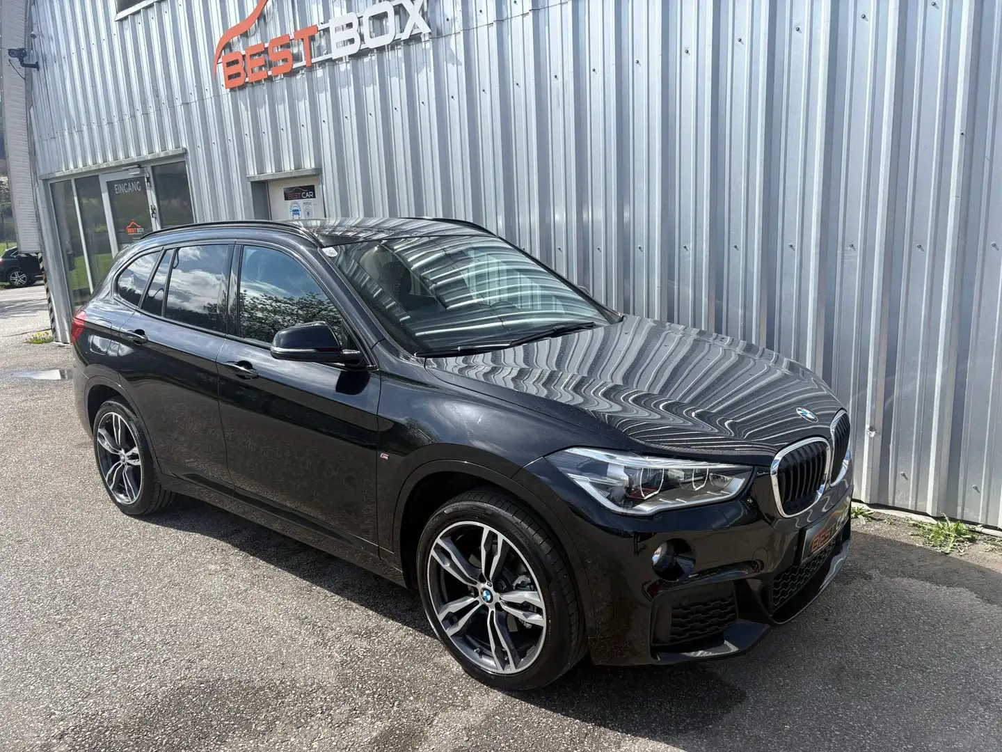 BMW X1 xDrive18d Aut. Schwarz - 1