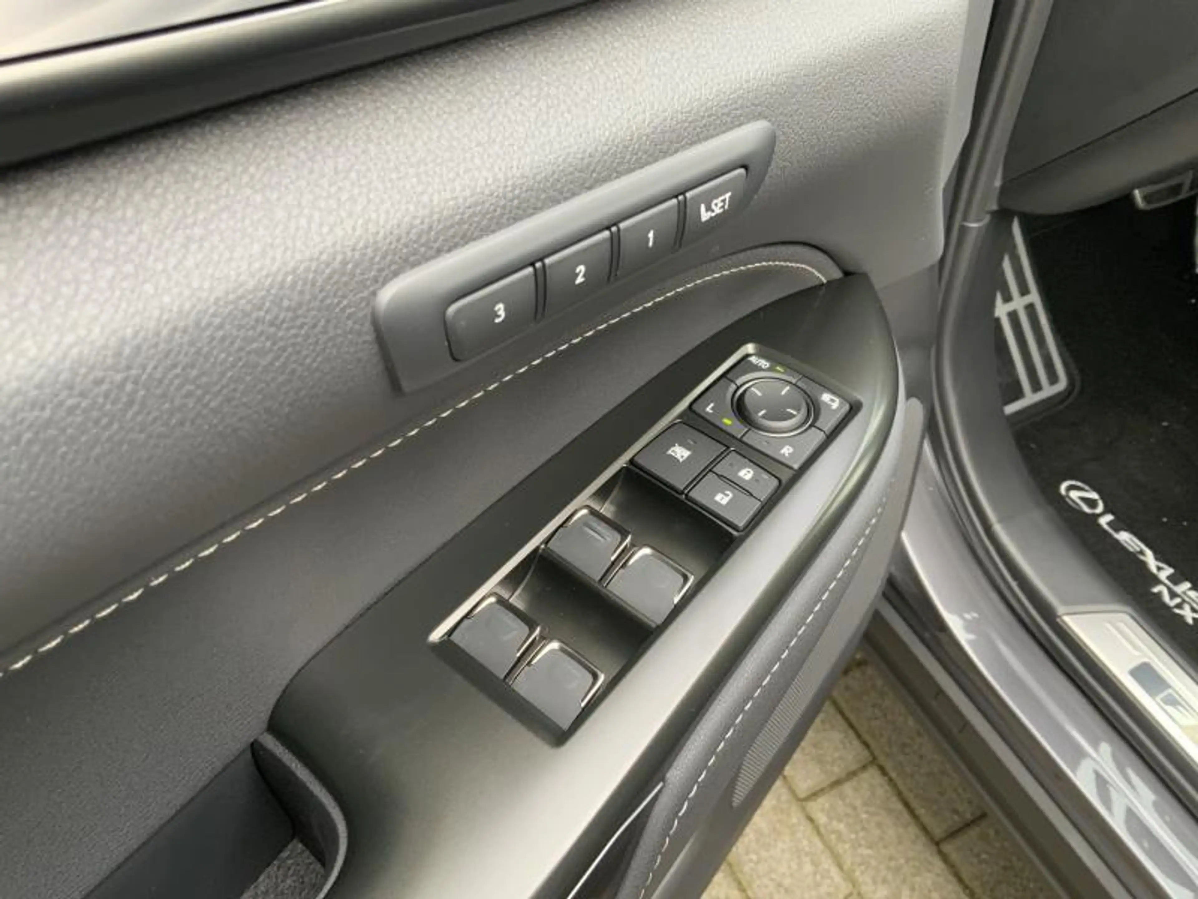 Lexus NX 450h+ F SPORT Line+360° camera+navi+ — photo 14