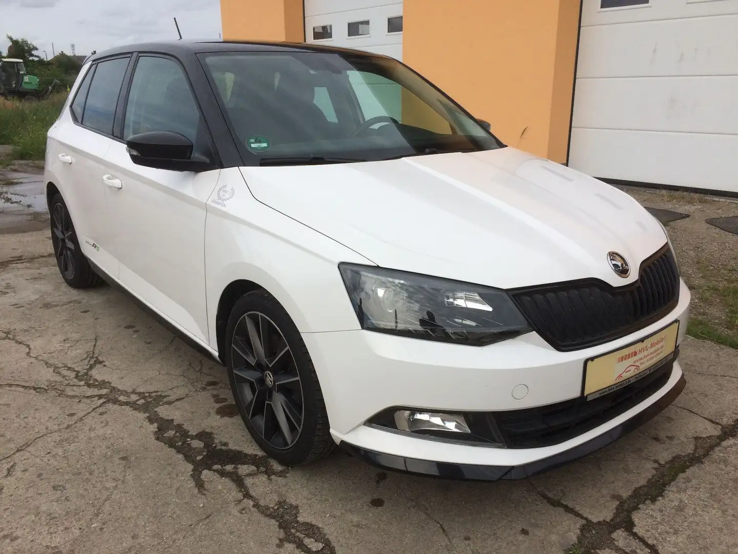 Skoda Fabia R5   1.Hand 1.4 TSI DSG  Navi Kamera SHZ M Weiß - 2