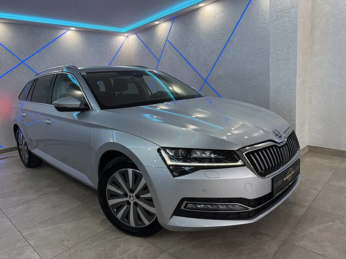 Skoda Superb Kombi 2,0 TDI Style DSG*MATRIX*NAVI*KAMERA*ACC*... Grau - 2