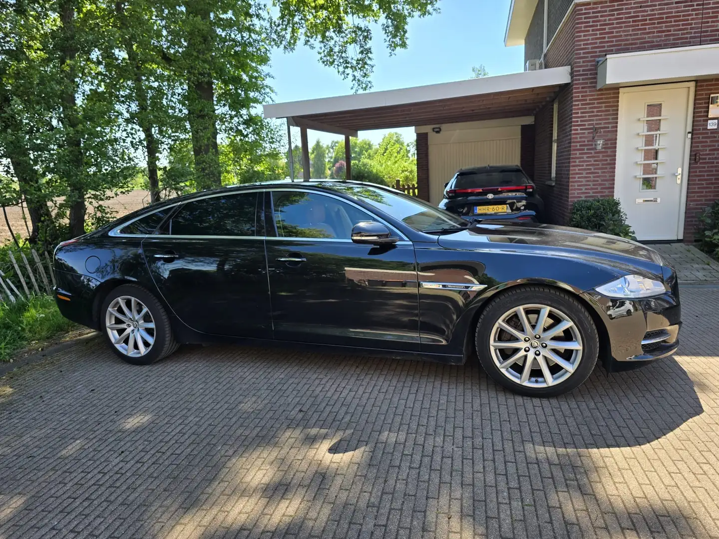 Jaguar XJ 3.0 V6D Portf. LWB LANGE UITVOERING Zwart - 1