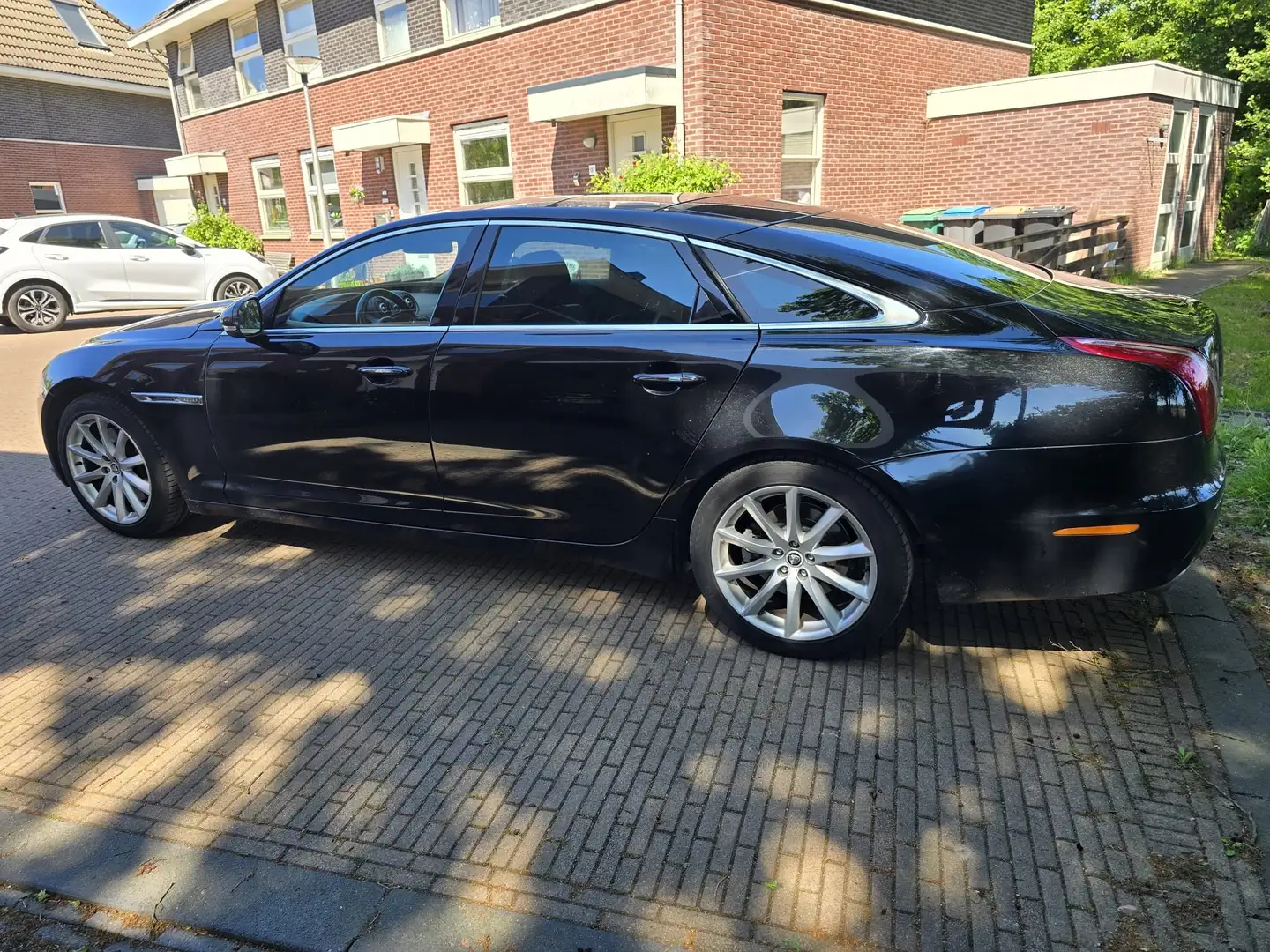 Jaguar XJ 3.0 V6D Portf. LWB LANGE UITVOERING Zwart - 2