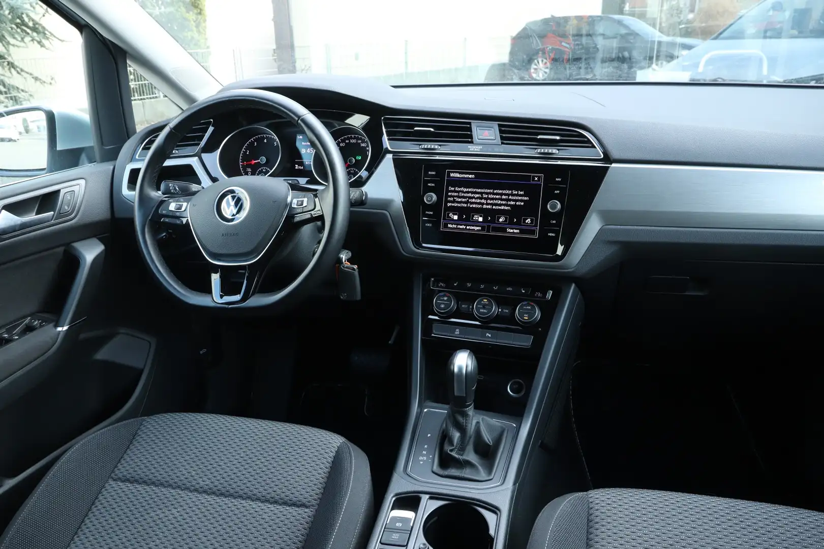 Volkswagen Touran 1.5 TSIComfortline DSG*7-SITZER*ACC*SHZ Nav Zilver - 2