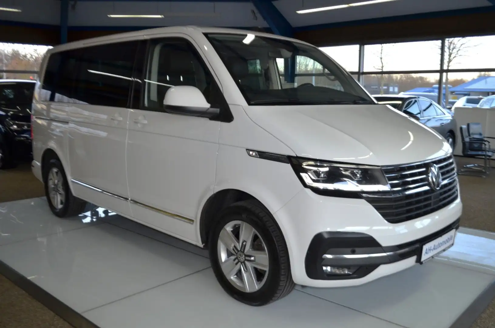 Volkswagen T6 Multivan T6.1 Multivan Generation S XENON / NAVI / R-KAM Weiß - 2