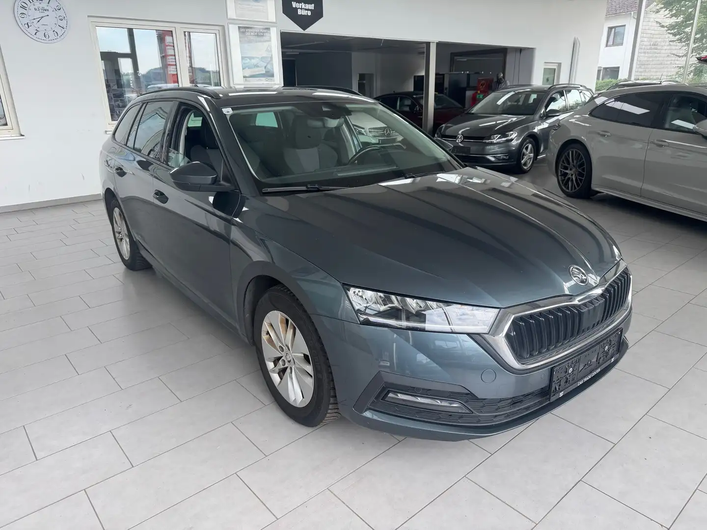 Skoda Octavia Octavia Combi 2,0 TDI Active Grau - 2