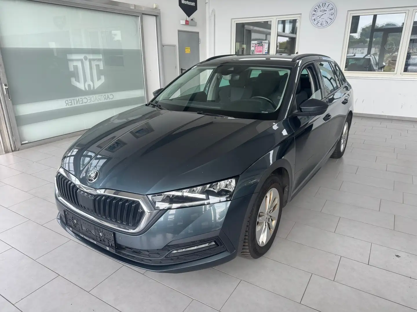 Skoda Octavia Octavia Combi 2,0 TDI Active Grau - 1